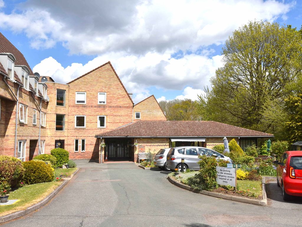 2 bed flat for sale in Homewillow Close, Grange Park N21, £300,000 Zoopla