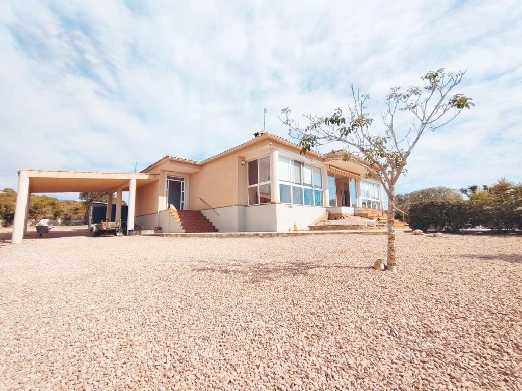 3 bed country house for sale in La Marina, Alicante, Spain, £247,704
