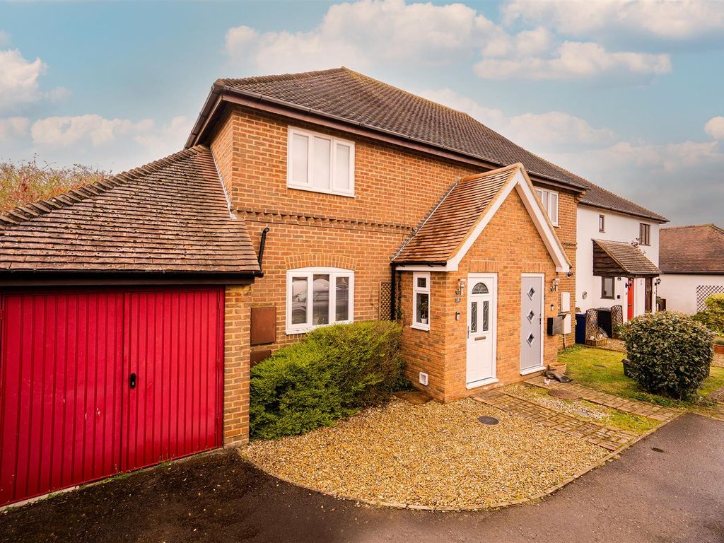 3 bed end terrace house for sale in Main Road, Naphill, High