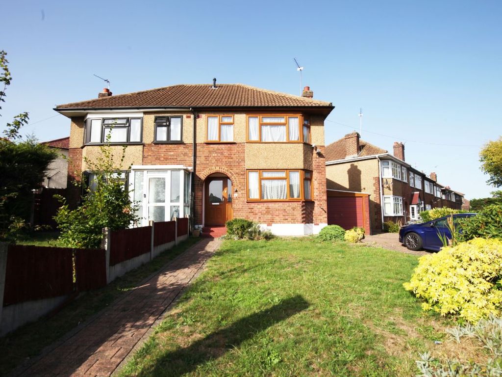 3 bed semidetached house for sale in Elgin Avenue, Harold Wood