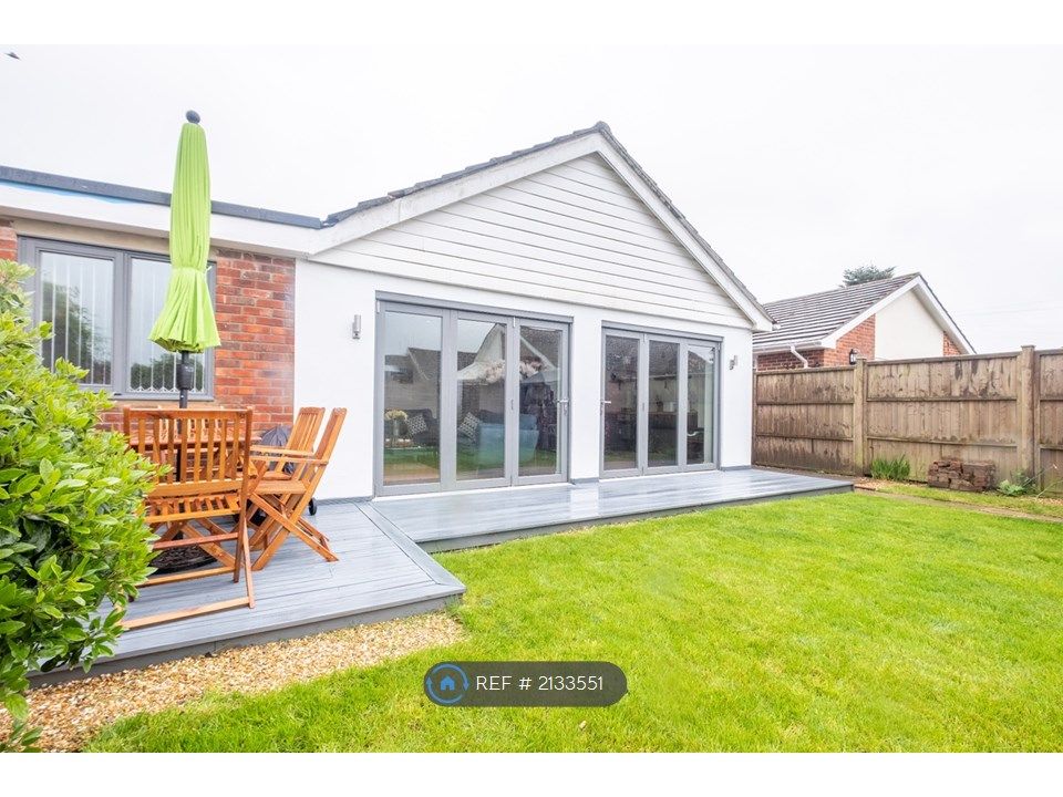 3 bed bungalow to rent in Firtree Crescent, Hordle, Lymington SO41, £