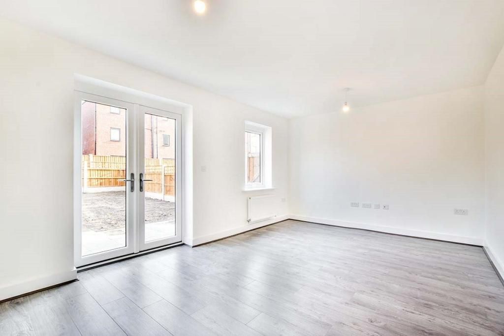 2 bed terraced house to rent in Broughton Road, Ealing W13 Zoopla