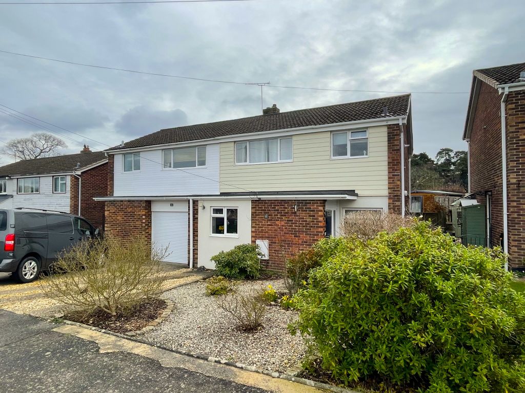 3 bed semidetached house for sale in Furzedale Park, Hythe