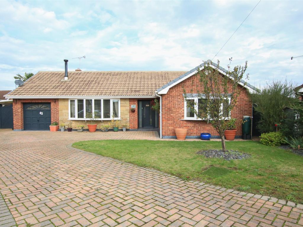 3 bed detached bungalow for sale in Elm Drive, Finningley, Doncaster