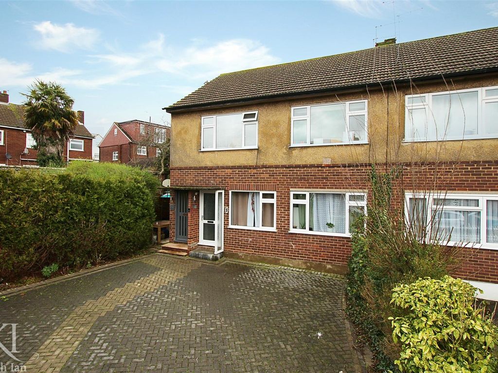 2 bed for sale in Ruskin Close, Cheshunt, Waltham Cross EN7 Zoopla