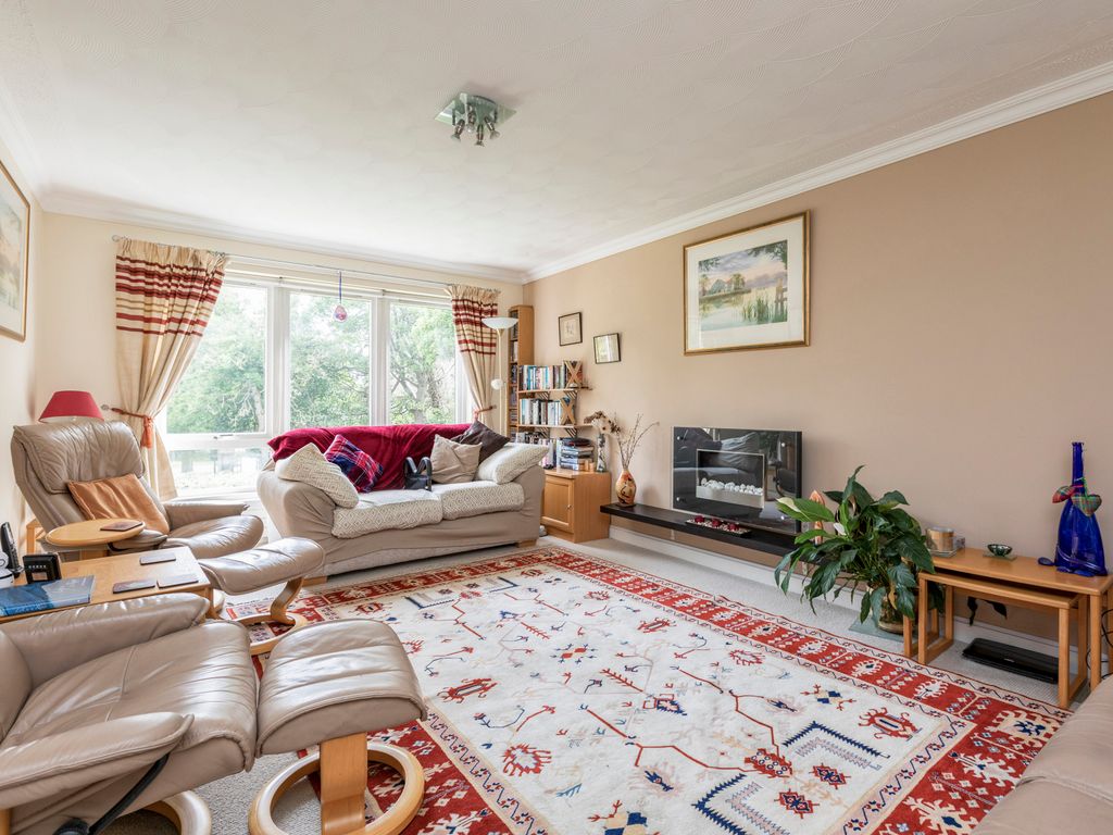 3/3 Rocheid Park, Fettes, Edinburgh EH4  