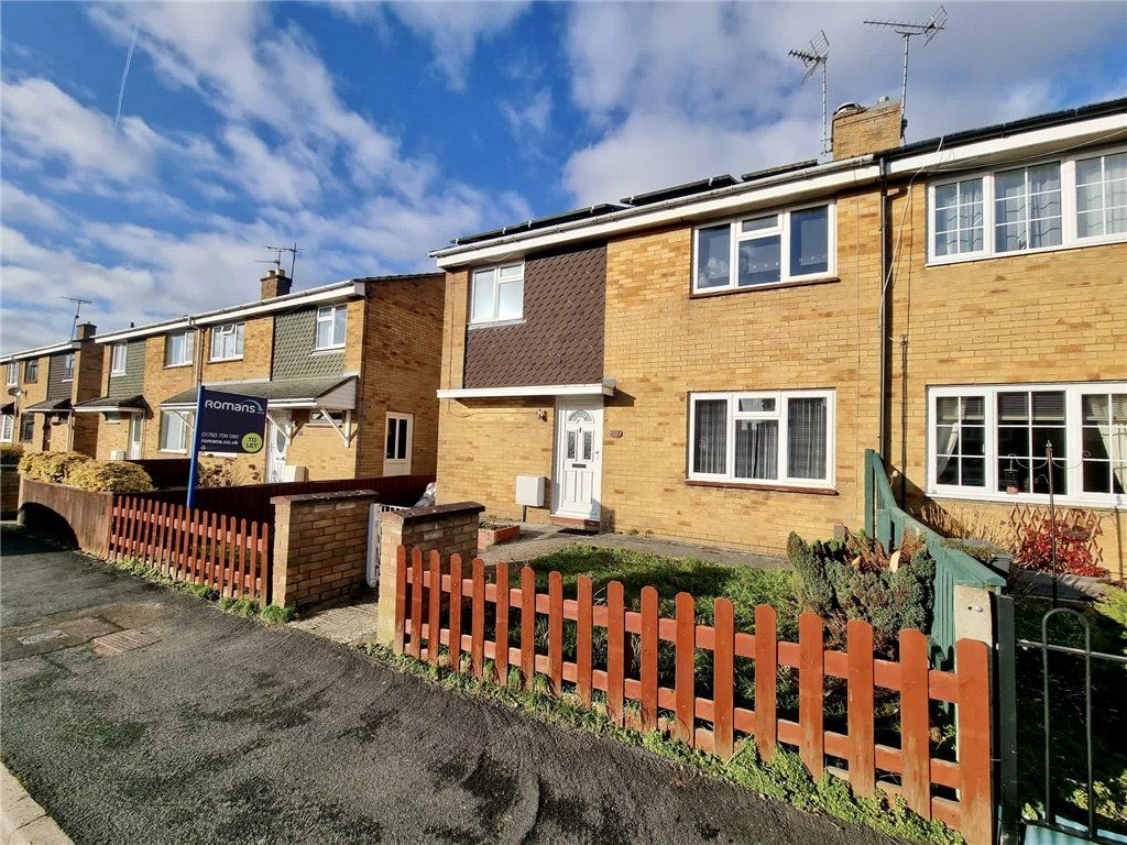 3 bed semidetached house for sale in Bolingbroke Road, Swindon