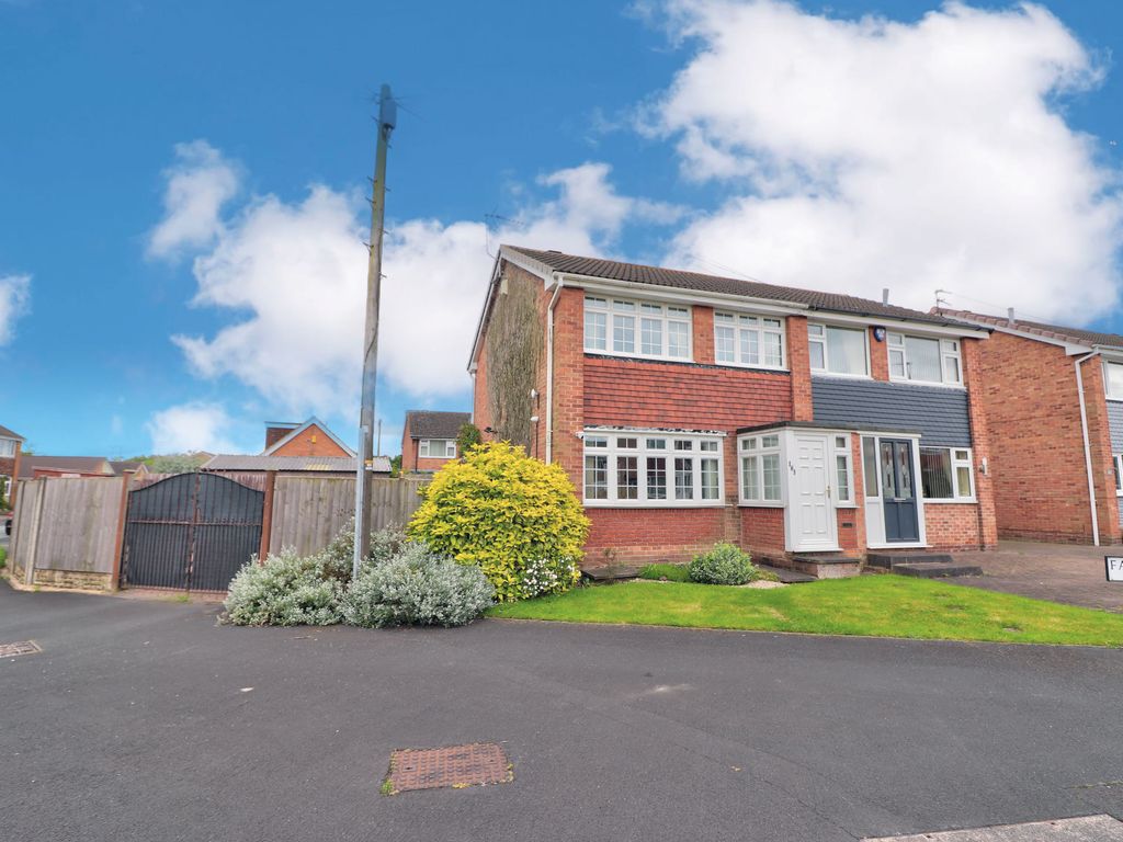 3 bed semidetached house for sale in Fairham Road, Stretton, BurtonOn