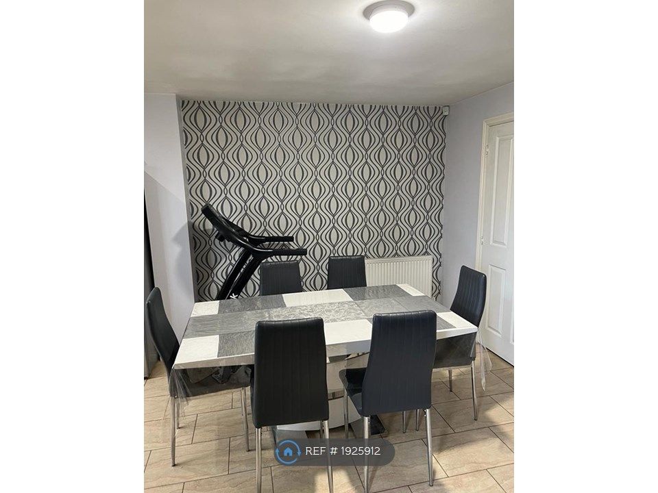 4 bed semidetached house to rent in Birstall Meadow Road, Leicester LE4, £1,350 pcm Zoopla