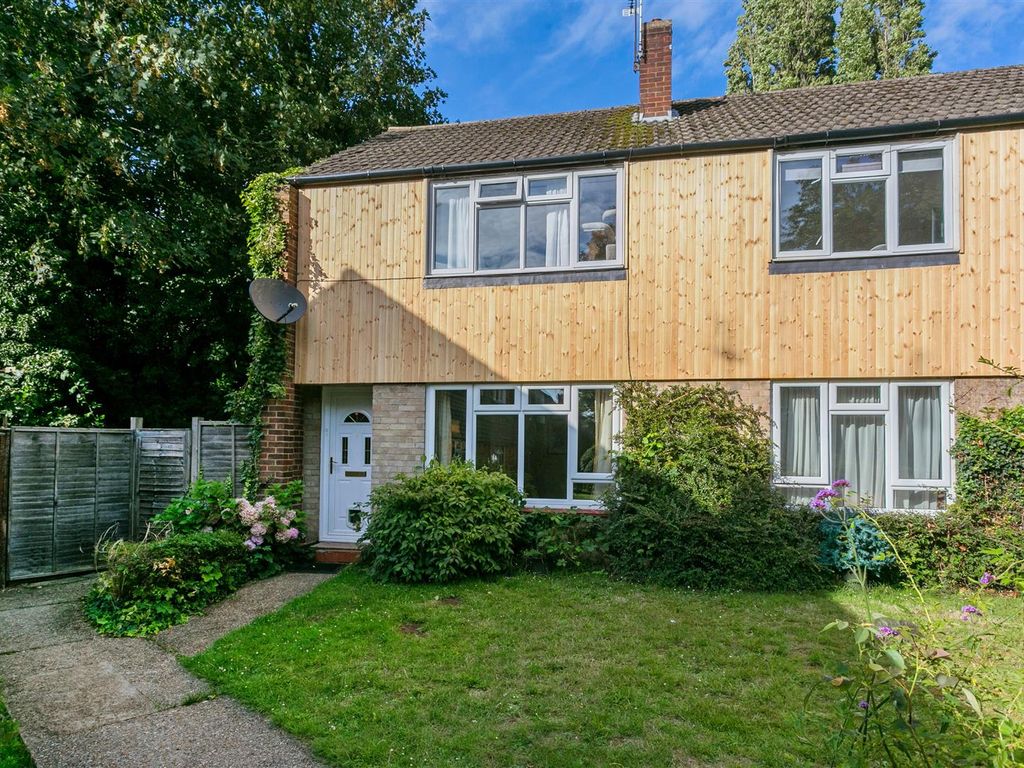 2 bed for sale in Langton Close, Maidenhead SL6, £275,000