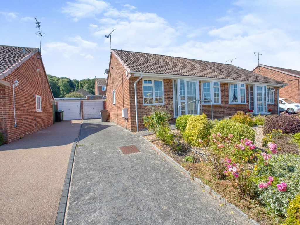 2 bed semidetached bungalow for sale in Lime Tree Avenue, Yeovil BA20