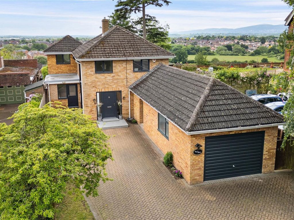 4 bed detached house for sale in Battenhall Avenue, Worcester WR5, £