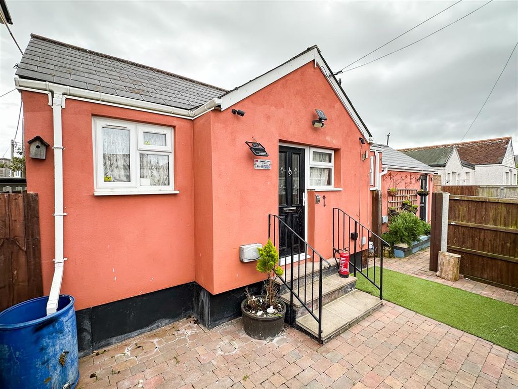 3 bed detached bungalow for sale in Hillman Avenue, Jaywick, Essex CO15