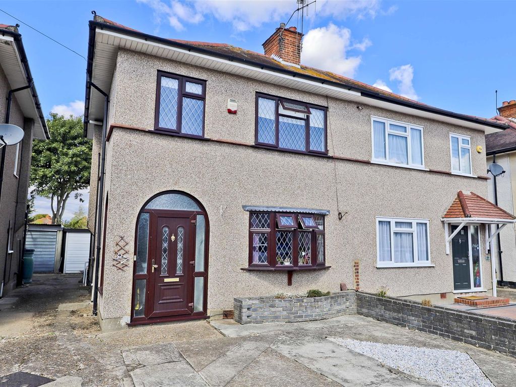 3 bed semidetached house for sale in Weymouth Road, North Hayes UB4