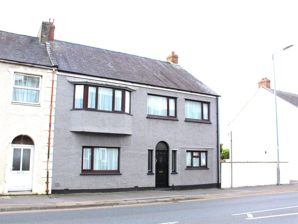 4 bed end terrace house for sale in London Road, Pembroke Dock