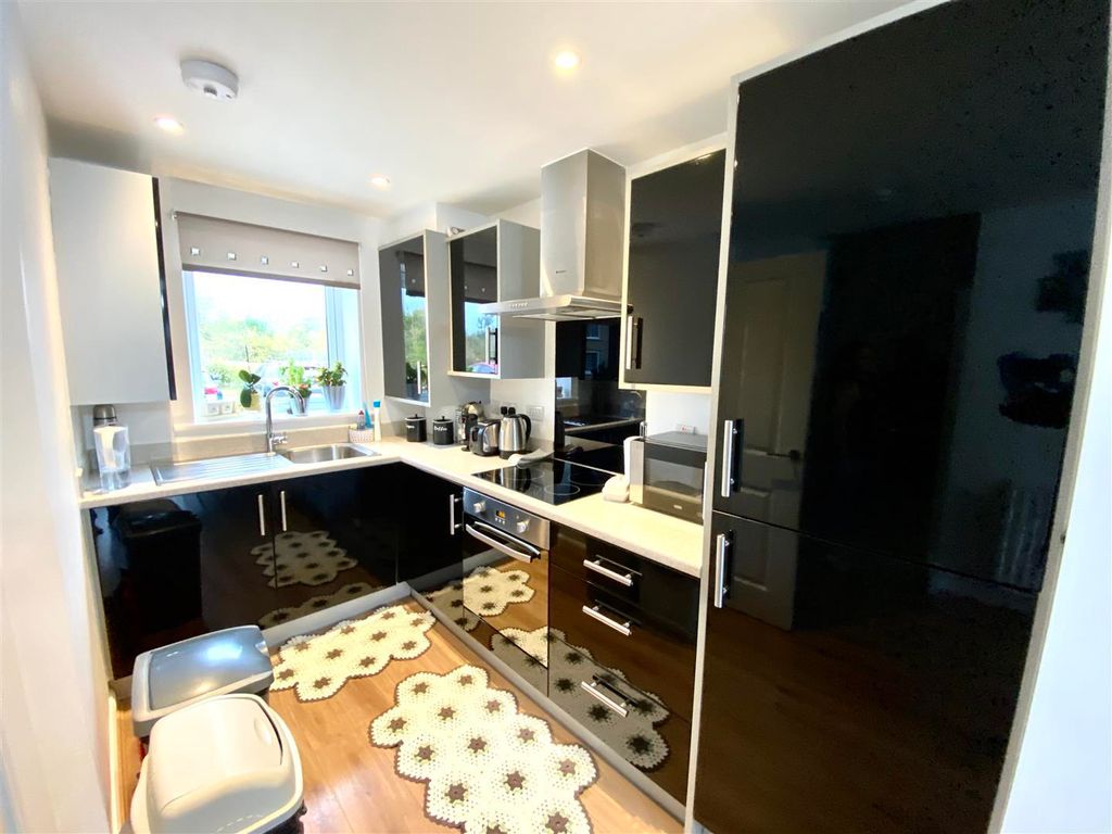 2 bed property to rent in Spitfire Road, Upper Cambourne, Cambridge