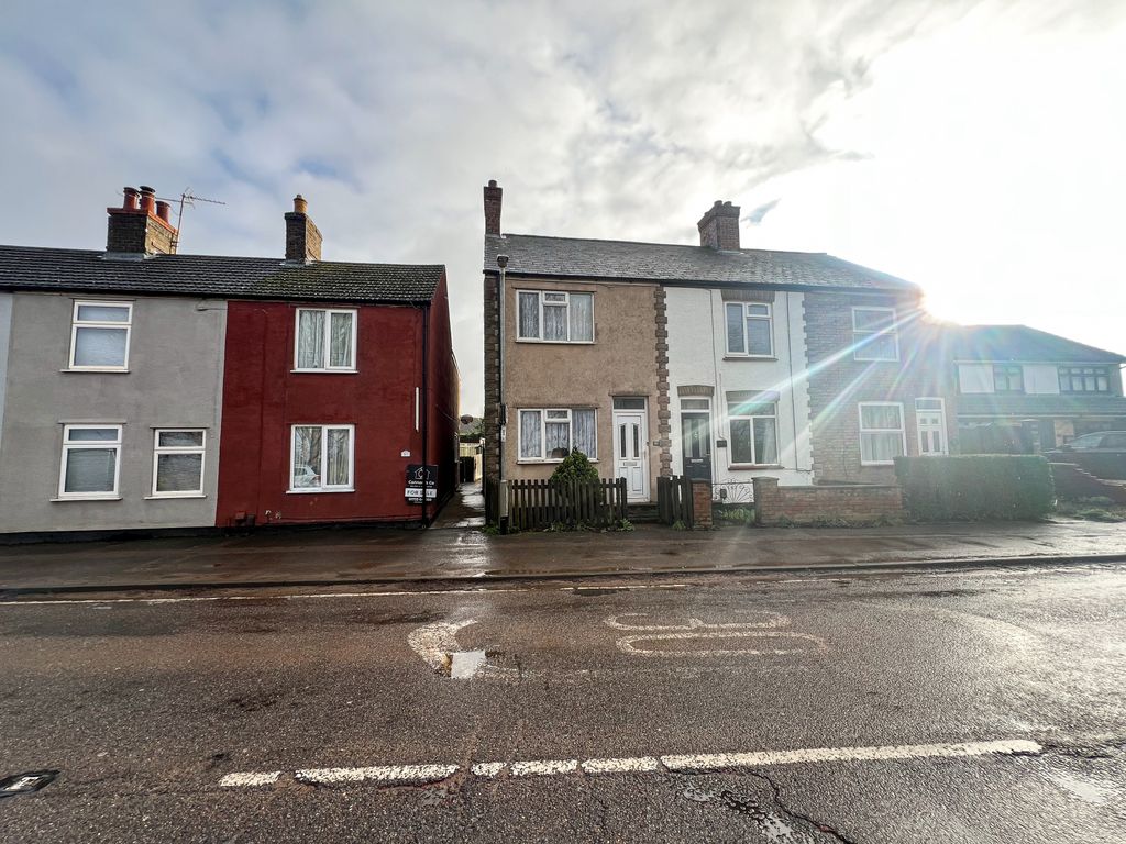 3 bed end terrace house to rent in East Delph, Whittlesey, Peterborough