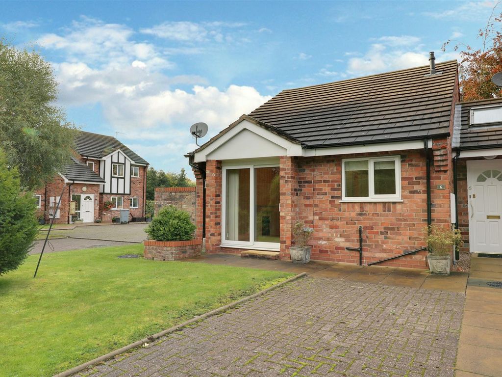 2 bed semidetached bungalow for sale in Alsager, StokeOnTrent ST7