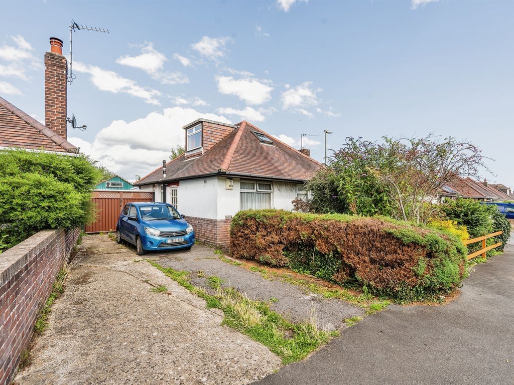 2 bed detached bungalow for sale in Hammonds Way, Totton, Southampton