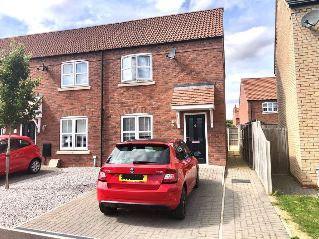 2 bed property for sale in Calder Avenue, Gainsborough DN21 Zoopla