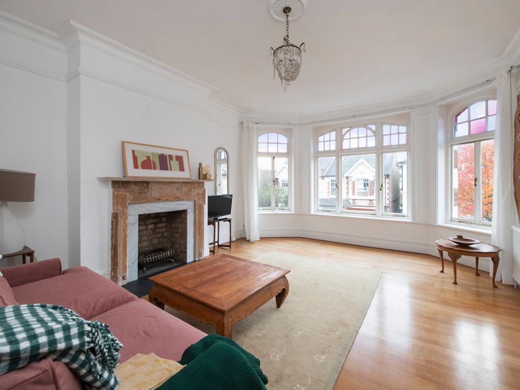 2 bed flat to rent in Castelnau Gardens, Barnes SW13, £2,500 pcm Zoopla