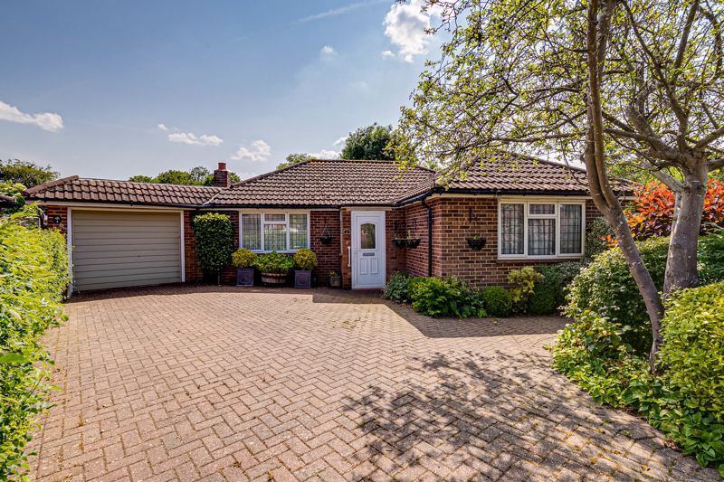 2 bed detached bungalow for sale in Parsonage Close, Warlingham CR6