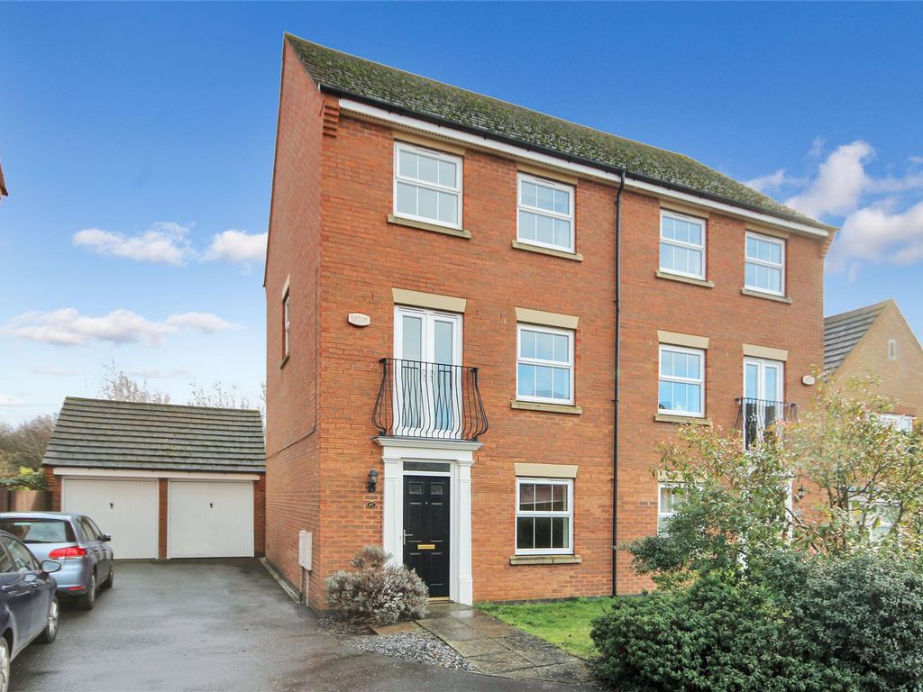 3 bed town house for sale in Sunningdale Drive, Rushden NN10 Zoopla