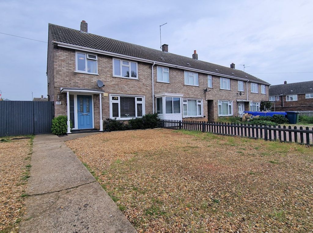 3 bed end terrace house for sale in Chestnut Crescent, Peterborough PE7
