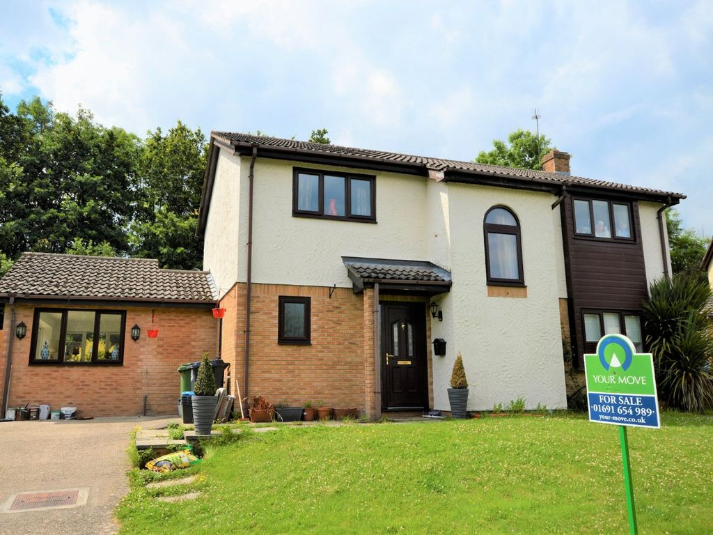 4 bed detached house for sale in Henlle Gardens, Gobowen, Oswestry