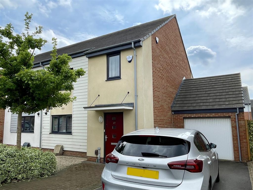 4 bed semidetached house for sale in Garden Gate Drive, South Shields