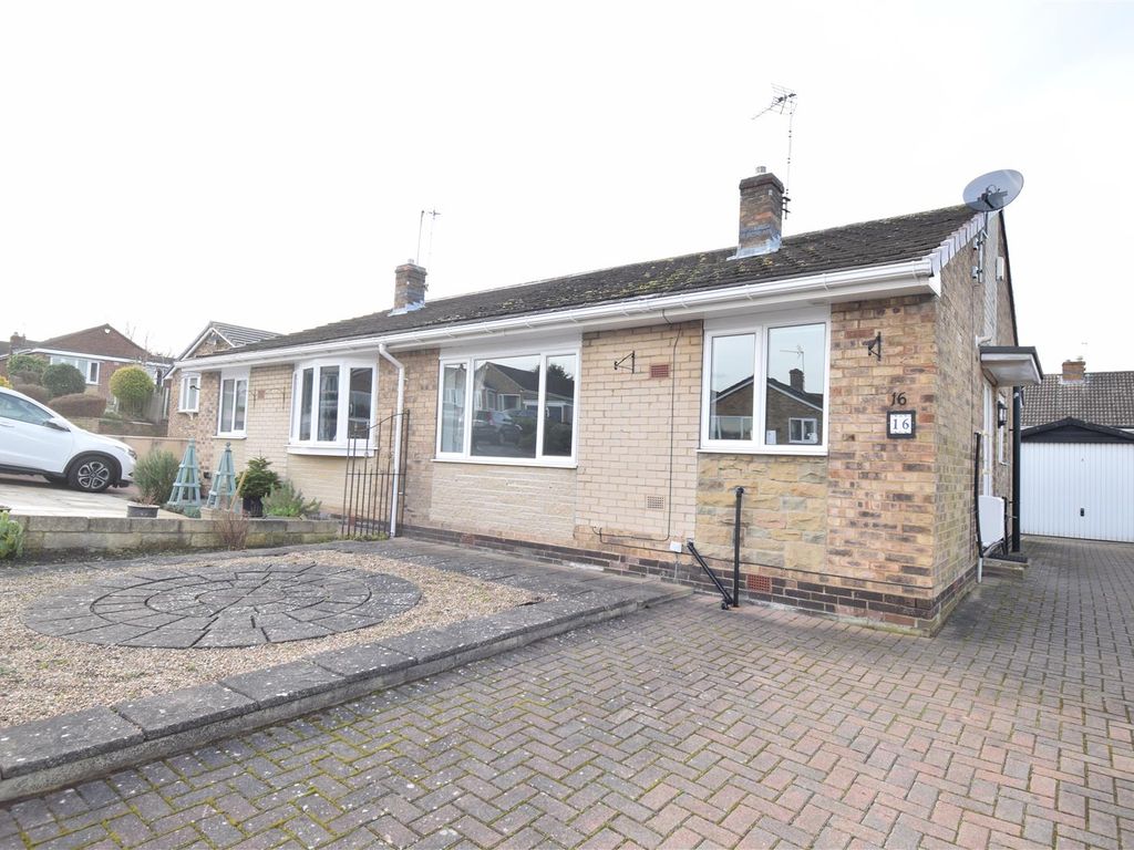 2 bed semidetached bungalow to rent in Wingate Grove, Wakefield WF2, £