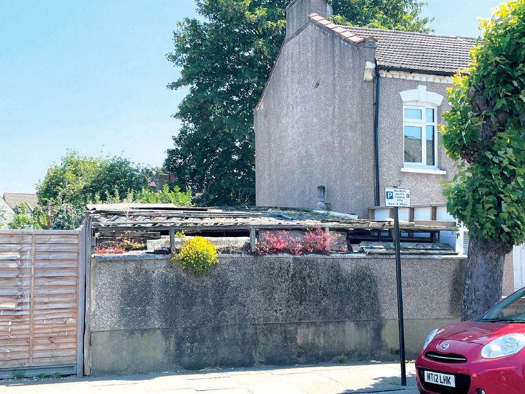 Parking/garage for sale in Oxford Road, London N9 Zoopla