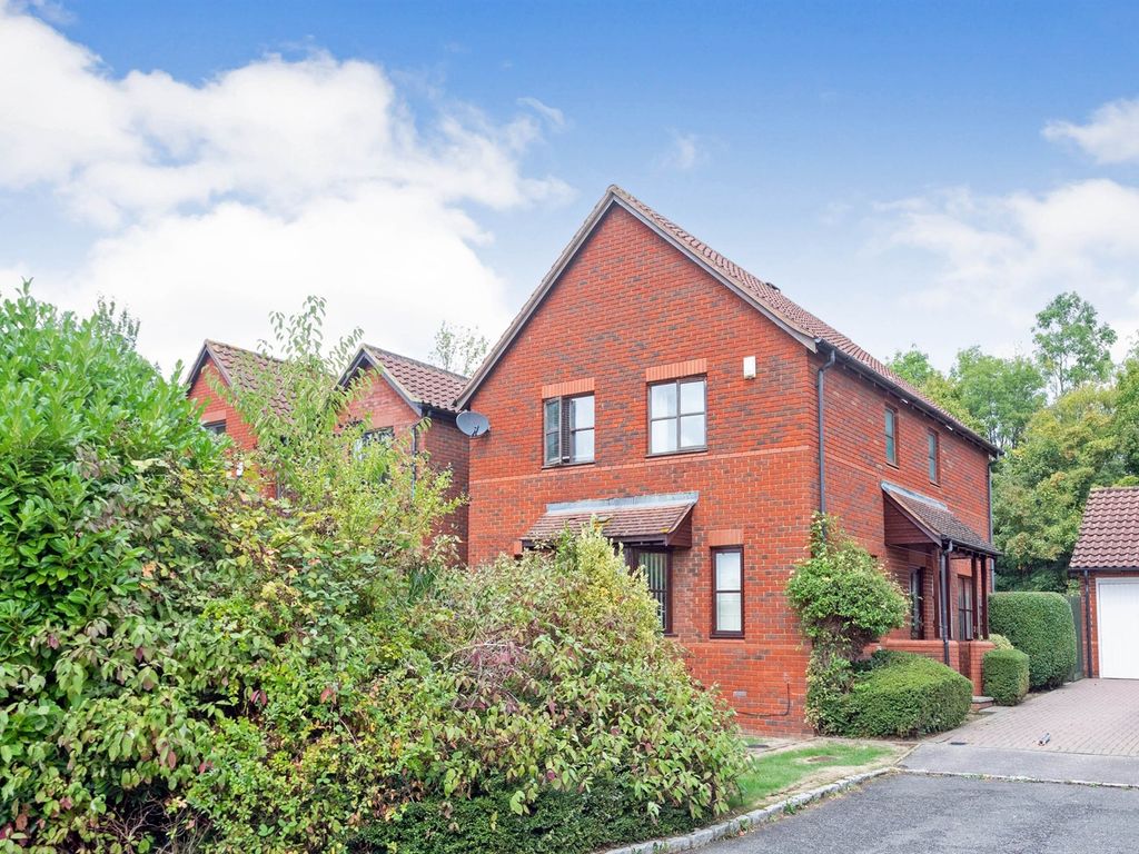 4 bed detached house for sale in Bignell Croft, Loughton, Milton Keynes