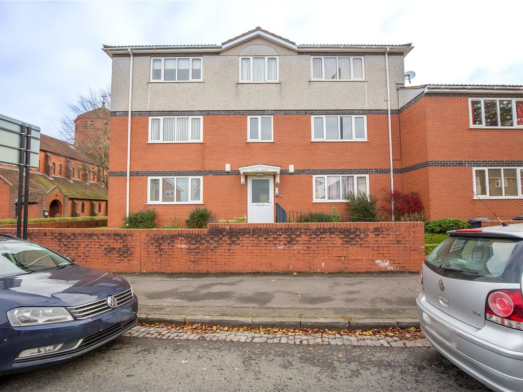 2 Bed Flat For Sale In Filton Road Horfield Bristol Bs7 £170 000