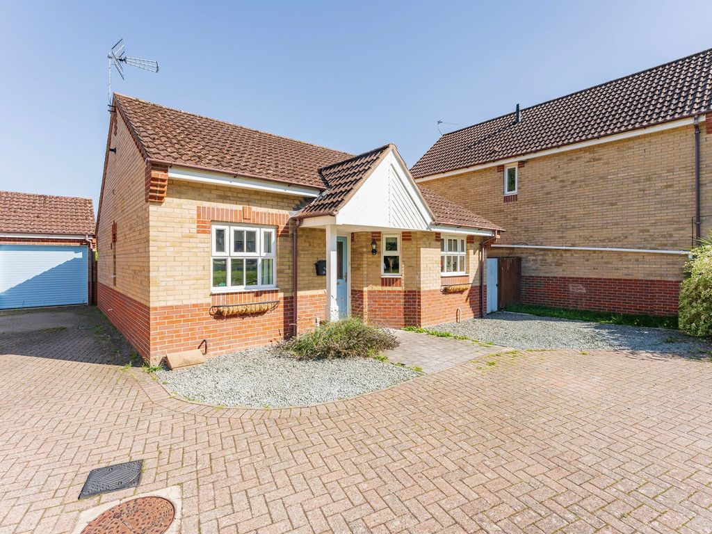 2 bed detached bungalow for sale in Admirals Way, Hethersett NR9, £