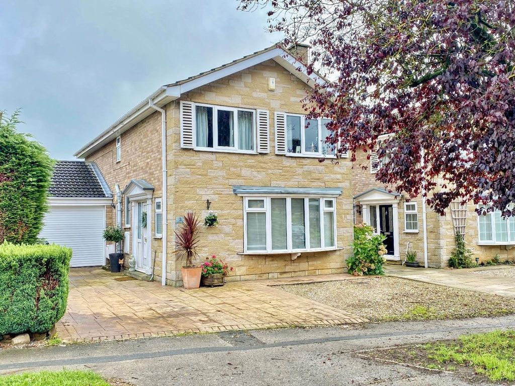 3 bed detached house for sale in Oak Tree Lane, Haxby, York YO32, £