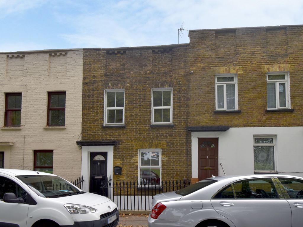 5 bed flat to rent in Marlborough Road, Gillingham ME7, £1,900 pcm Zoopla