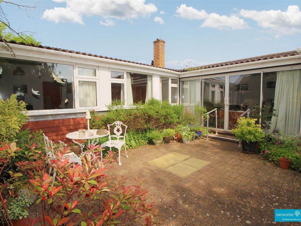 2 bed detached bungalow for sale in Kirton Close, Reading RG30, £