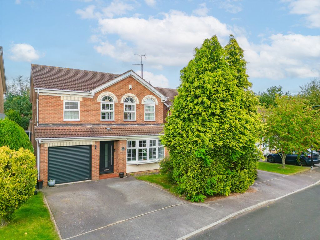 4 bed detached house for sale in Sherbourne Avenue, Bramley, Rotherham