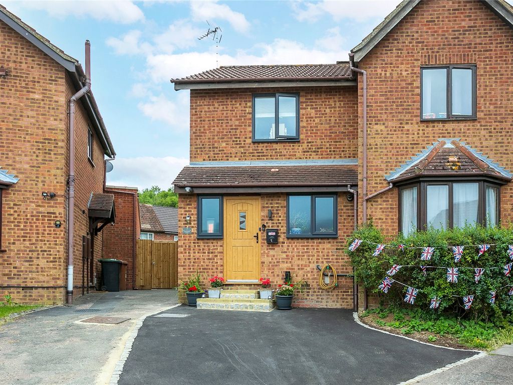 2 bed semidetached house for sale in Gosforth Path, Watford