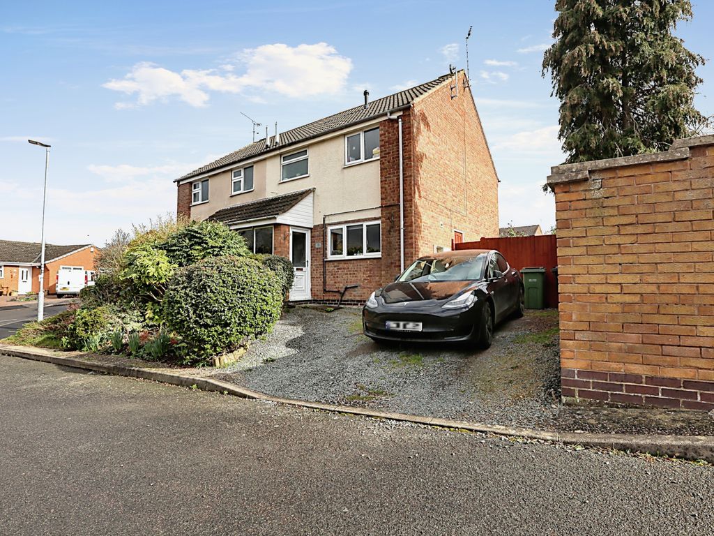3 bed semidetached house for sale in Carbery Close, Oadby, Leicester