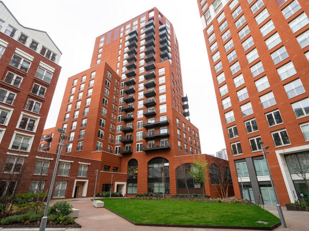 1 bed flat to rent in Exchange Gardens, Nine Elms, Vauxhall SW8, £3,467