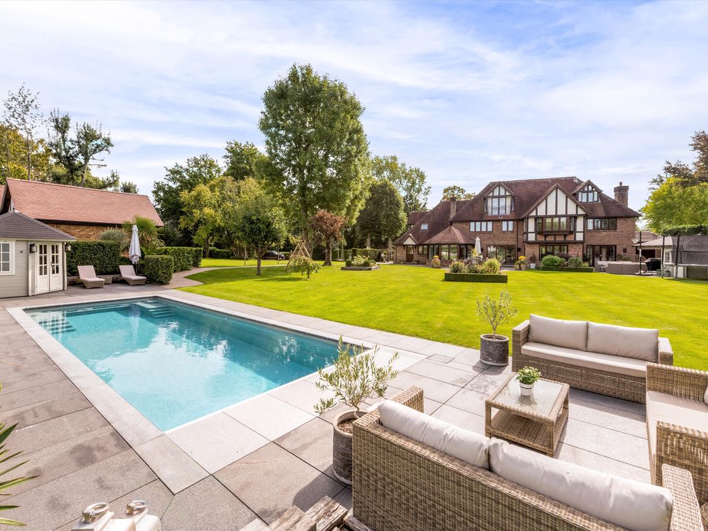 7 bed detached house for sale in The Approach, Dormans Park, East