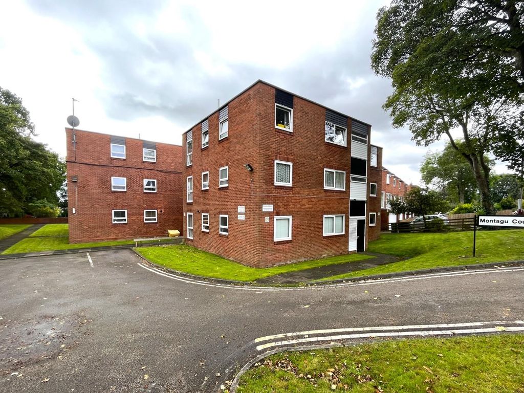 2 bed flat to rent in Montagu Court, Oakwood, Leeds LS8, £950 pcm Zoopla