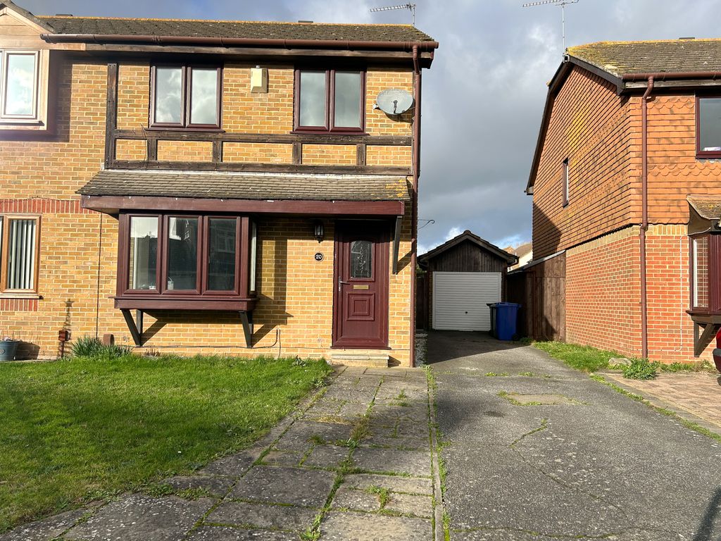 3 bed semidetached house to rent in Vaughan Drive, Sittingbourne ME10