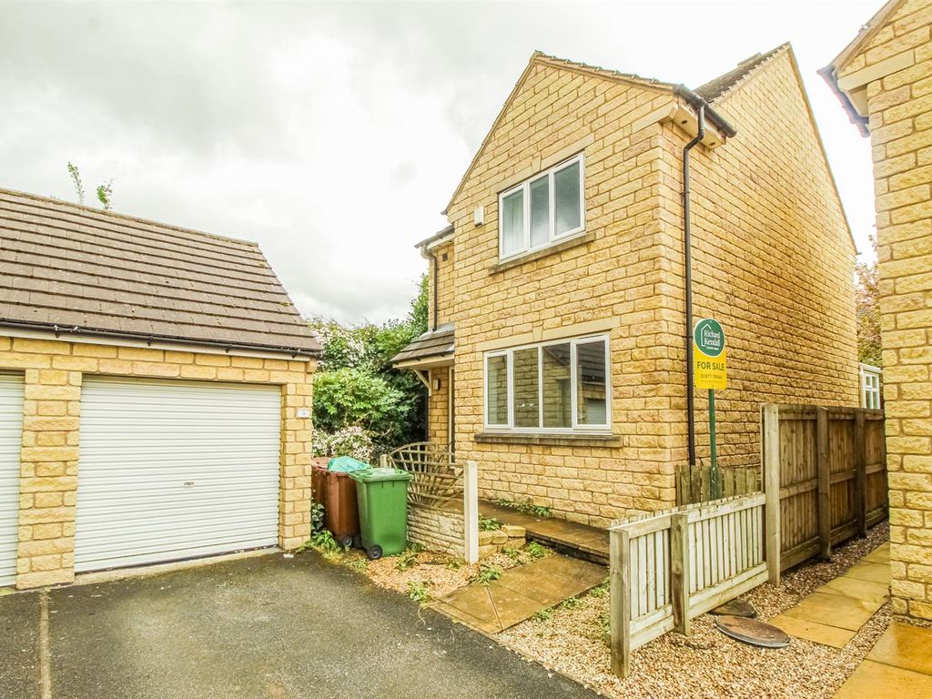 3 bed detached house for sale in Ryecroft Farm Close, South Hiendley