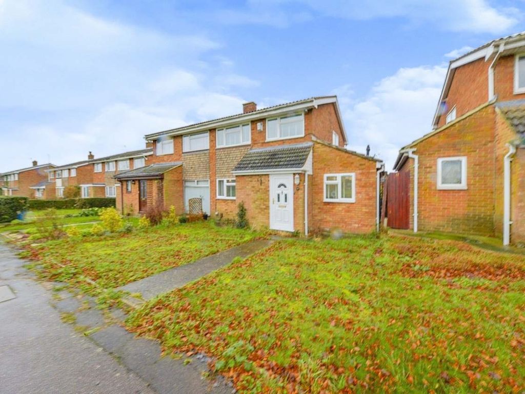 3 bed semi-detached house for sale in yew tree walk, clifton, shefford, bedfordshire sg17