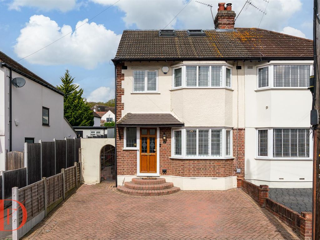 4 bed semidetached house for sale in Habgood Road, Loughton IG10, £