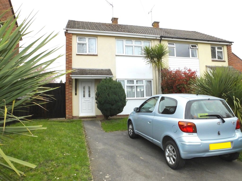 3 bed semidetached house to rent in Viney Avenue, Romsey SO51, £1,350