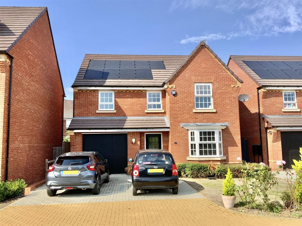 4 bed detached house for sale in Gladius Grove, Fairfields, Milton